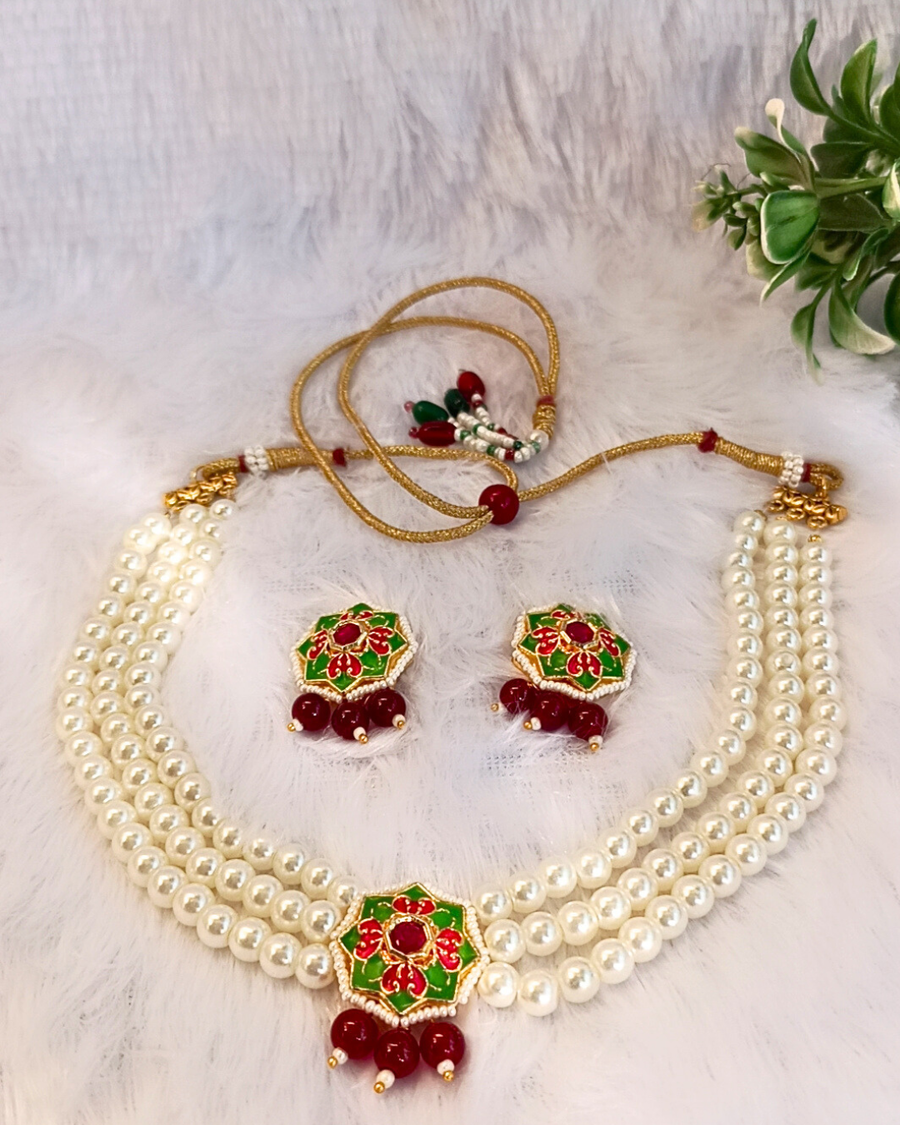 White pearl chokar